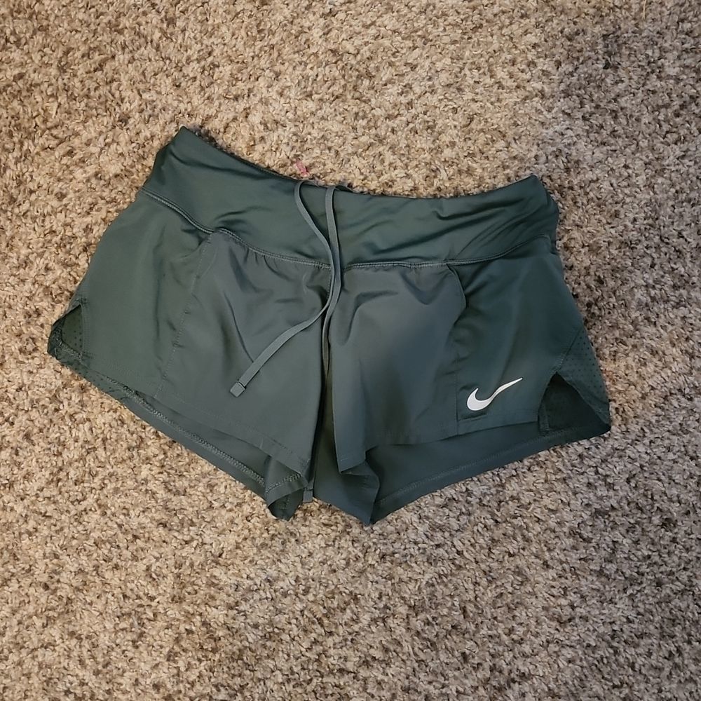 Nike dri fit shorts size small